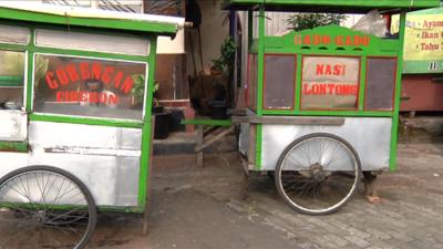 Indonesian snack sellers