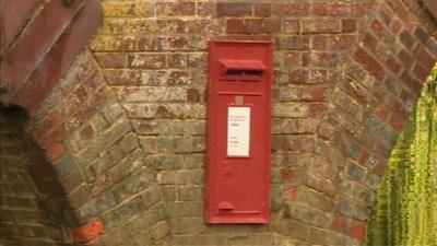 A postbox on the Sonning Bridge