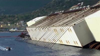 Chains attached to the Costa Concordia