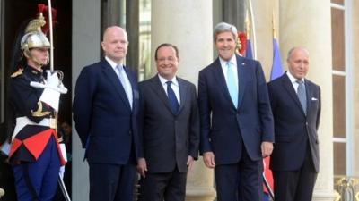 French President Francois Hollande (2nd L) welcomes British Foreign Secretary William Hague (L), US Secretary of State John Kerry (2nd R) and French Foreign minister Laurent Fabius at Elysee Palace on September 16, 2013 in Paris, France.