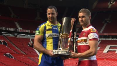 Sam Tomkins and Adrian Morley holding Super League trophy