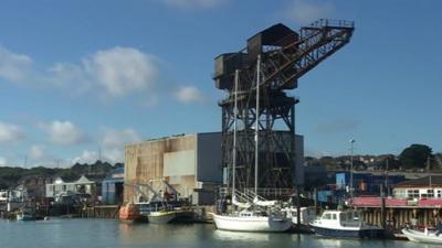 Hammerhead Crane on River Medina