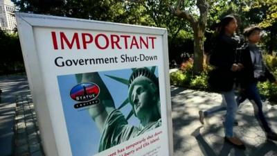 Sign warning of US shutdown