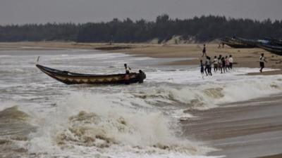 Fishermen prepare for the cyclone