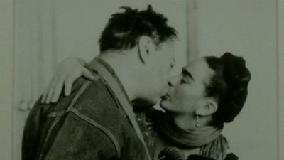 A photo of Diego Rivera and Frida Kahlo kissing