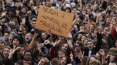 Protesters in Paris with a sign that reads "support Leonarda and Khatchik"