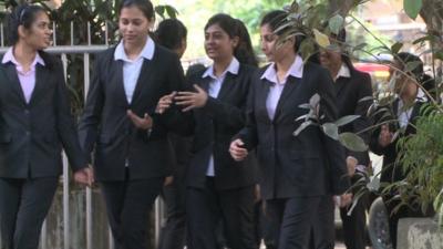 Young women training to become managers of the future