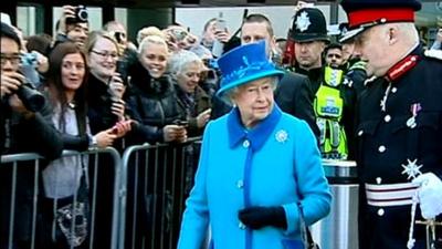 Queen visits Manchester