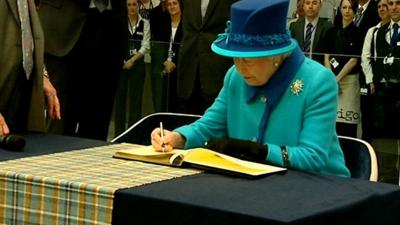 Queen at Co-operative headquarters