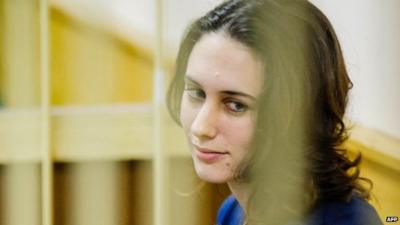 Alexandra Harris in cage in court