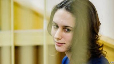 Alexandra Harris in cage in court