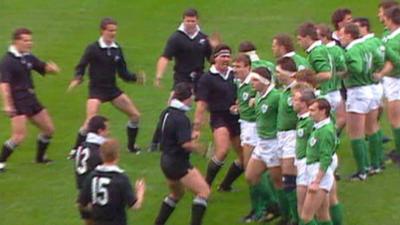 New Zealand and Ireland confront each other at Lansdowne Road in 1989