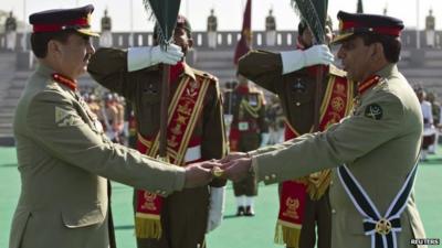 Pakistan's outgoing army chief General Ashfaq Kayani (R) hands over the baton of command over to the newly appointed army chief General Raheel Sharif