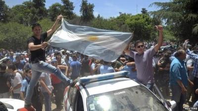 Striking policemen celebrate winning pay rise