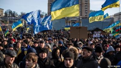 Protesters with flags in Independence Square