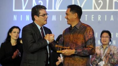 WTO Director General Roberto Azevedo and Indonesian Trade Minister Gita Wirjawan