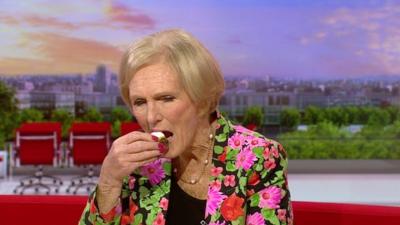 Mary Berry tests Louise's baking