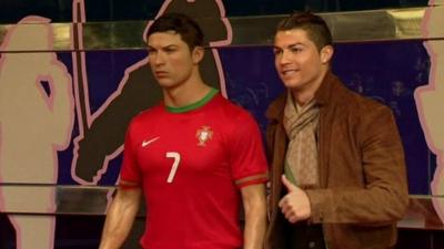 Cristiano Ronaldo gives his waxwork the thumbs up