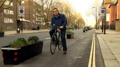 Chris Boardman on divided road