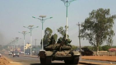 Tank rolls along road in Juba