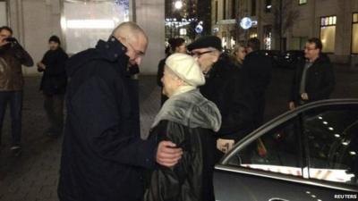 Mikhail Khodorkovsky with his mother