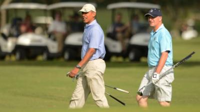 US President Barack Obama (left) and Prime Minister of New Zealand John Key play golf in Kaneohe, Hawaii