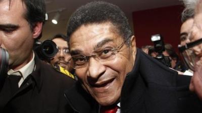 Portugal's former player Eusebio arrives for the launch of his biography at Luz stadium in Lisbon, January 2012