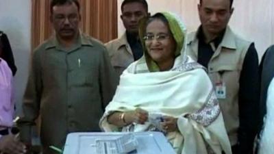 Sheikh Hasina casting her ballot