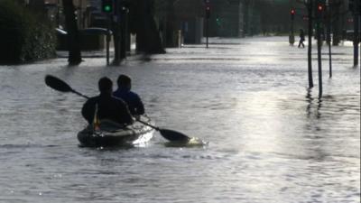 Kayakers on Abingdon Road in Oxford