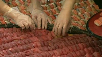 Chefs create sushi mosaic in Hong Kong