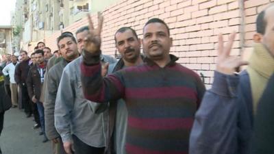 Man queue up to vote