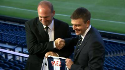 West Brom manager Pepe Mel (l)