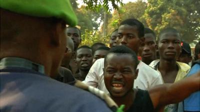 African Union troops with angry crowd in Bangui