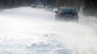 Drivers in Serbian snow