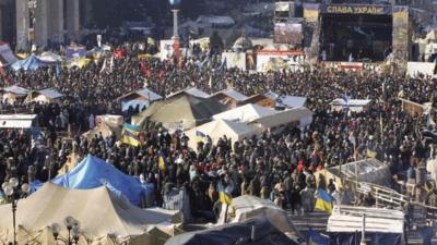 Anti-government protesters hold a rally in central Kiev, February 2, 2014