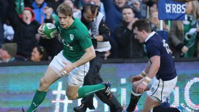 Andrew Trimble scores Ireland's opening try