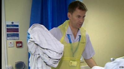 Health Secretary, Jeremy Hunt, working in a hospital