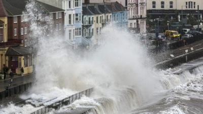 Wave hitting Dawlish