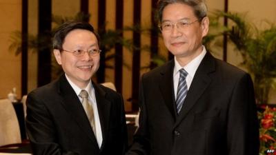 Taiwanese official Wang Yu-chi (left) shakes hands with his mainland Chinese counterpart Zhang Zhijun at the start of their meeting in Nanjing on 11 February 2014