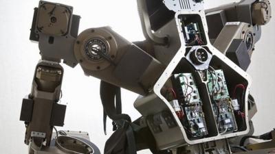 The "body extender" can lift up to 50kg in each extended hand, say its makers