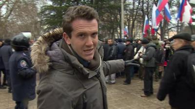 Mark Lowen pointing at crowds in Simferopol