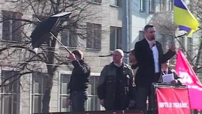 Vitali Klitschko pelted by eggs in Kiev