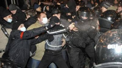 Protesters clash in Donetsk