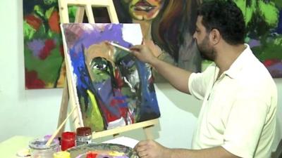 Artist Mohammed al-Hawajri at work