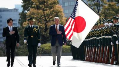 Chuck Hagel and Japanese Defence Minister Itsunori Onodera