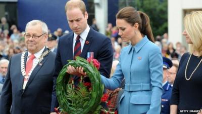 Duke and Duchess of Cambridge laying a wreath in Blenheim, New Zealand