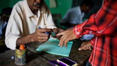 Man registers his vote in India