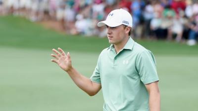 Masters 2014: Jordan Spieth chips in for outright lead