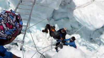 A big search operation has started on Mount Everest to try and find three missing Nepalese Sherpa guides buried under an avalanche.