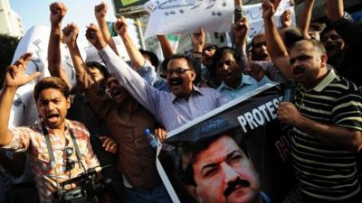 Pakistani journalists hold demonstration supporting Hamid Mir, seen on banner